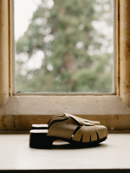 Licia Suede Oat Clogs